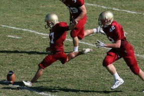 九游电脑版-五大联赛本土与外援阵容比例变化对打法塑造作用，五大联赛允许几名外援